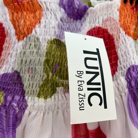 Ladies White Maxi summer dress in size medium never being worn with tag - Picture 2 of 4